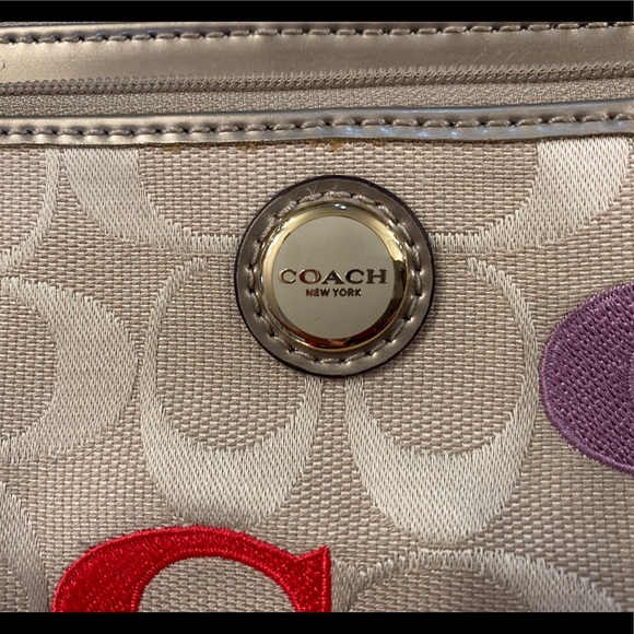 Authentic Coach wristlet wallet - Picture 4 of 4